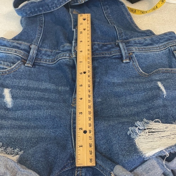DISTRESSED TINSELTOWN RIPPED CUFFED DENIM SHORTALLS - SIZE MEDIUM - Picture 13 of 16